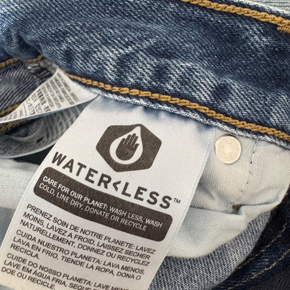 Women’s Levi Jeans - Picture 8 of 15